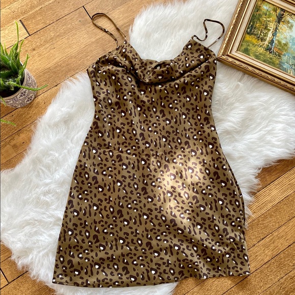 BNWOT Urban Outfitters Leopard Cowl Neck Mini - Picture 1 of 5